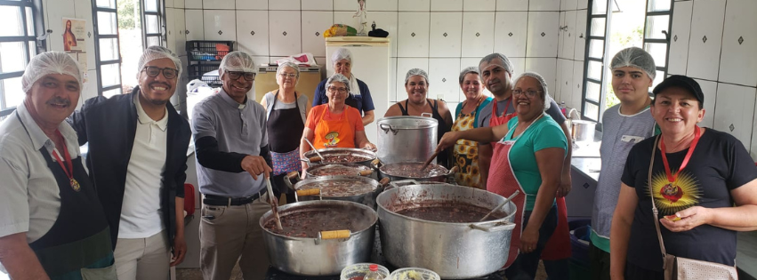 Comunidade de Água Comprida encerra Dozenário do Sagrado Coração de Jesus com a tradicional Feijoada do Coração