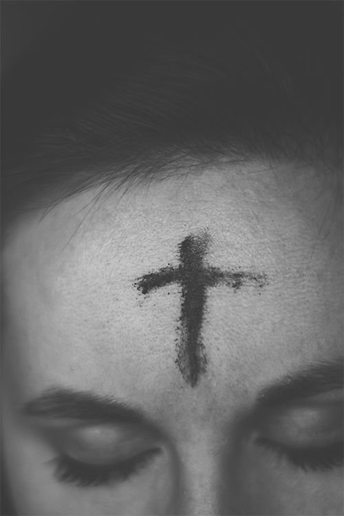 Milhares de fiéis participam da celebração da Quarta-feira de Cinzas e abertura da Quaresma